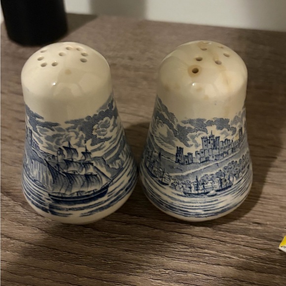 Vintage England Salt & Pepper Shakers - Picture 3 of 7